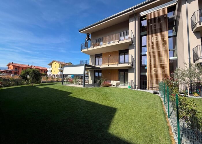 facciata di Villa Chiara con balconi e terrazzi